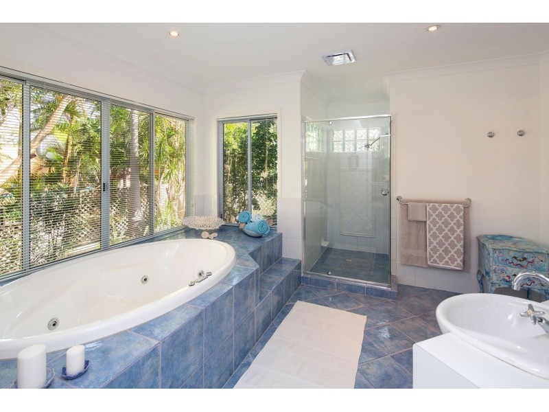 18 Ruth Miller Close, Fig Tree Pocket QLD 4069