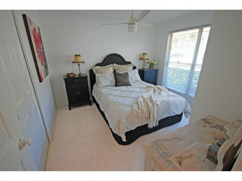 18 Ruth Miller Close, Fig Tree Pocket QLD 4069