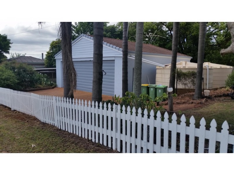 12 Peak Street, Harristown QLD 4350