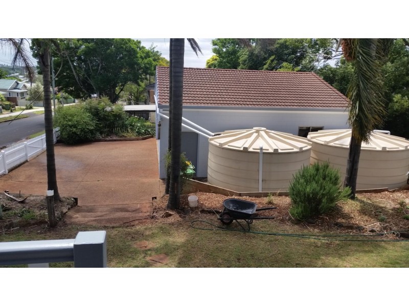 12 Peak Street, Harristown QLD 4350