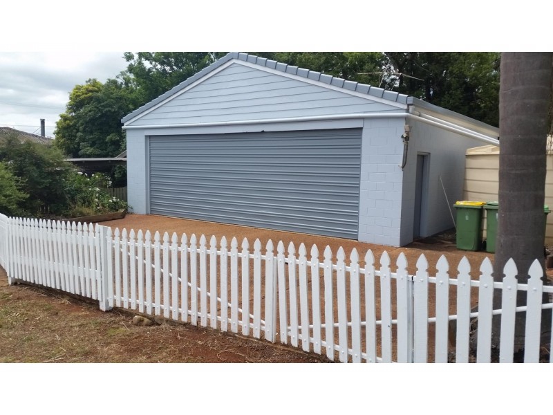 12 Peak Street, Harristown QLD 4350