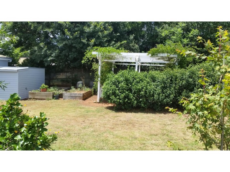 12 Peak Street, Harristown QLD 4350