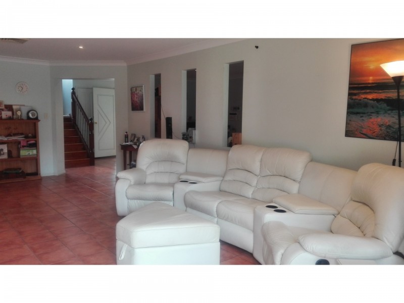 18 Lochside Drive, North Lakes QLD 4509