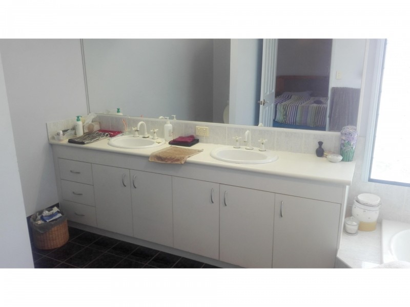 18 Lochside Drive, North Lakes QLD 4509