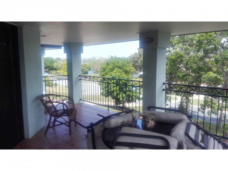 18 Lochside Drive, North Lakes QLD 4509