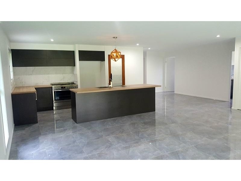 5 Hooper Court, Landsborough QLD 4550