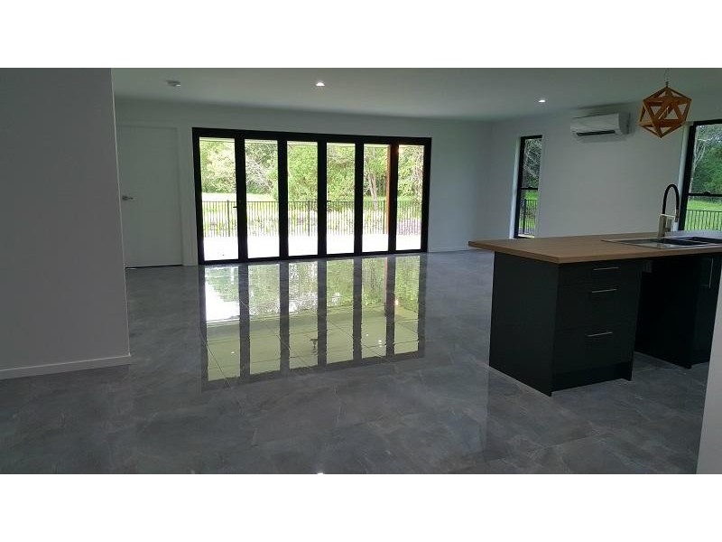 5 Hooper Court, Landsborough QLD 4550