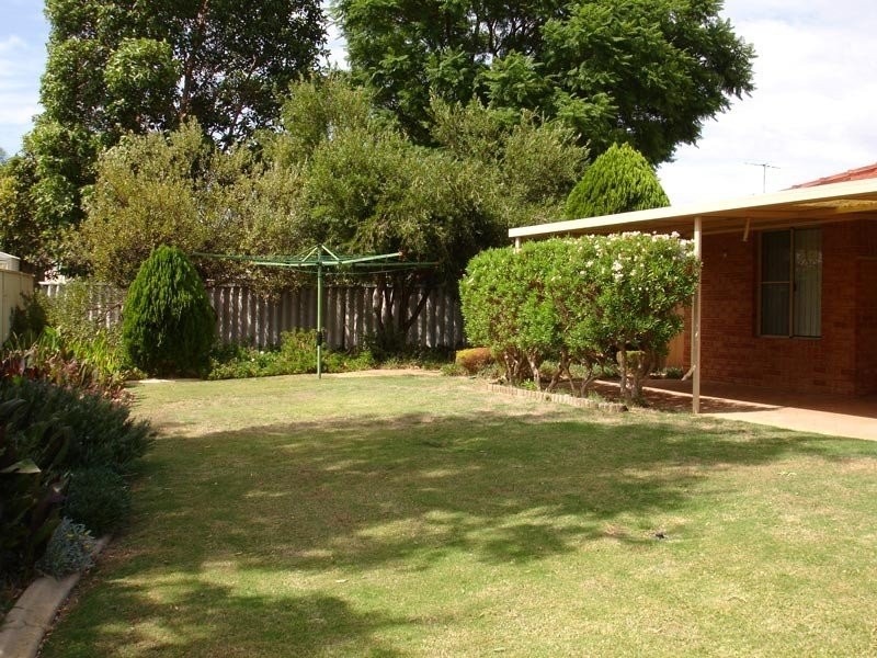 11 Tangerine Close, Seville Grove WA 6112