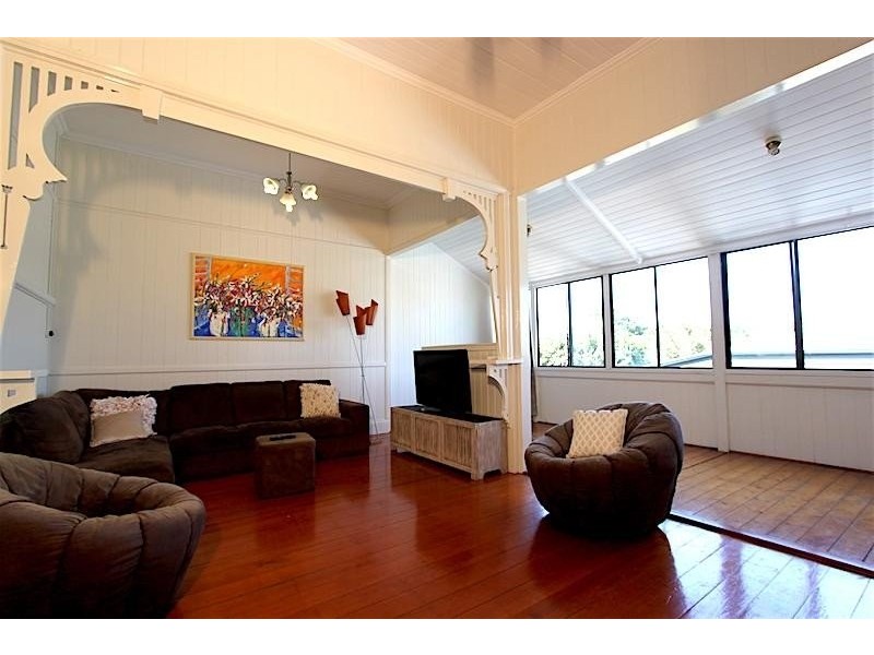 22 Hanworth Street, East Brisbane QLD 4169