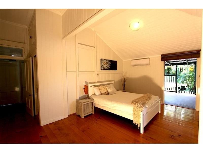 22 Hanworth Street, East Brisbane QLD 4169