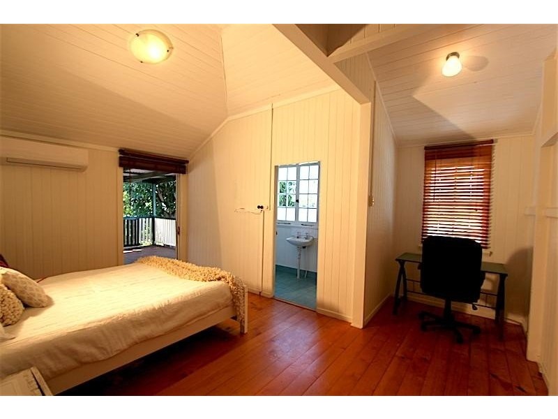 22 Hanworth Street, East Brisbane QLD 4169