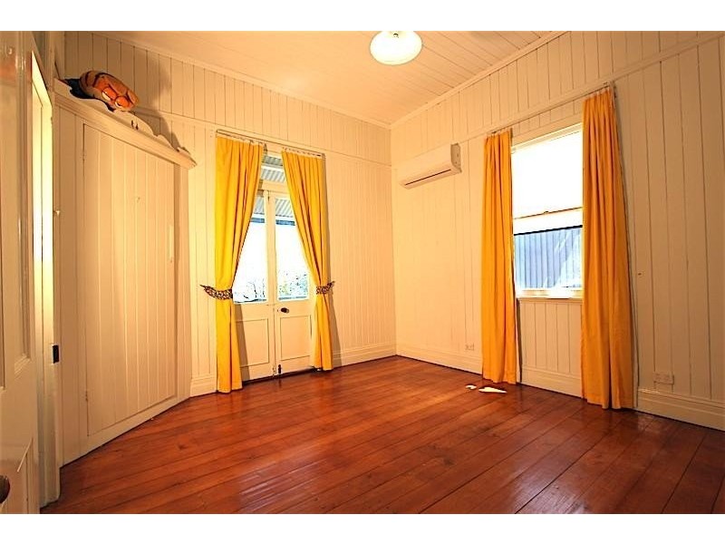 22 Hanworth Street, East Brisbane QLD 4169