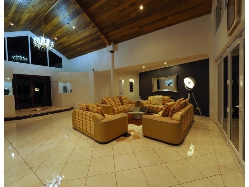 23 Bernborough Place, Bridgeman Downs QLD 4035