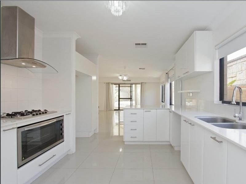 24 Jackson Circuit, Madeley WA 6065