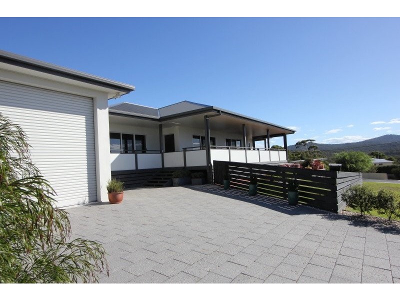 2 King Street, Binalong Bay TAS 7216