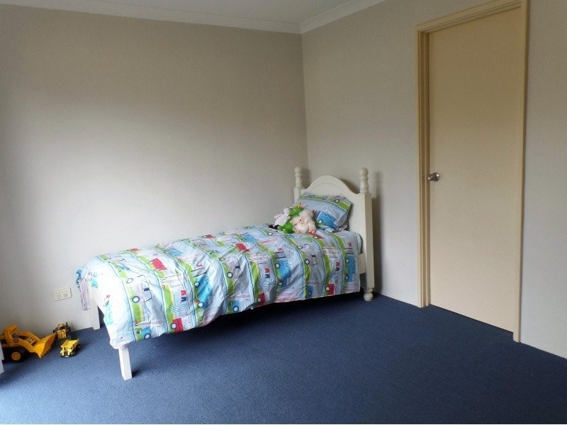 26 Esmerelda Pass, Darch WA 6065