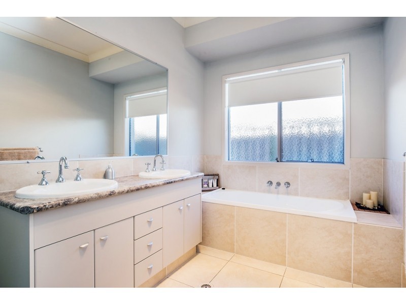 5 Ausmaid Lane, Coomera Waters QLD 4209