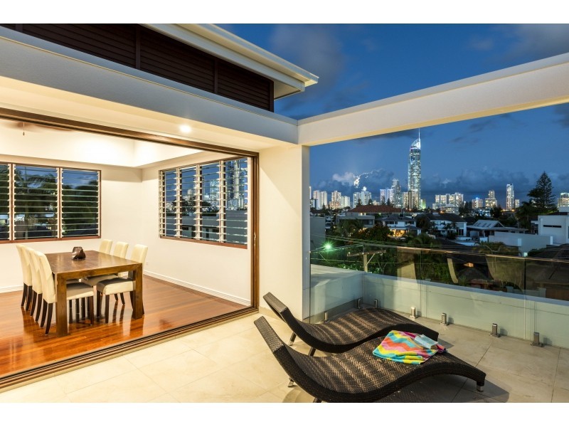 26 The Lido, Isle Of Capri QLD 4217