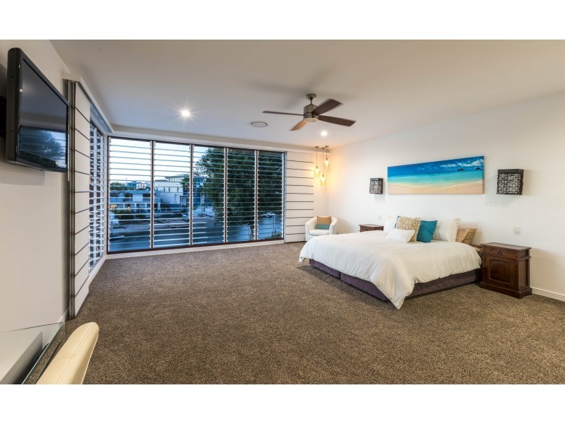 26 The Lido, Isle Of Capri QLD 4217