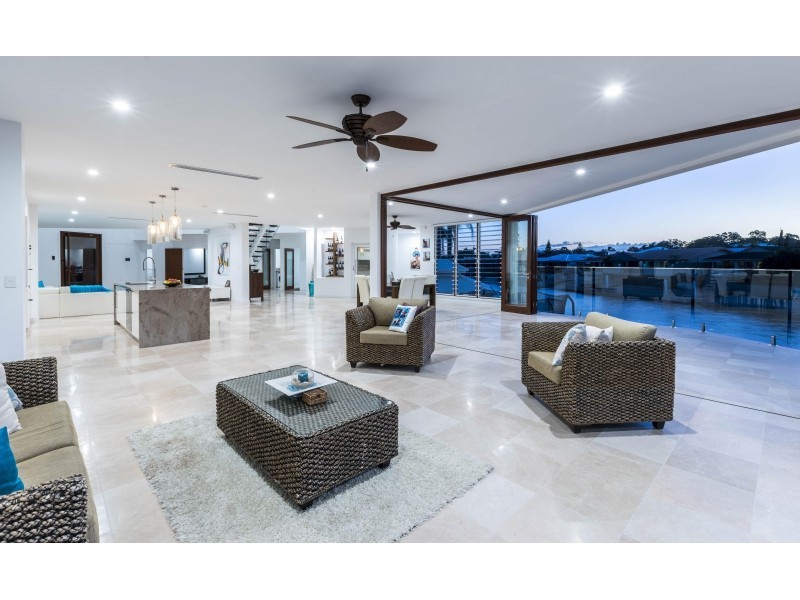 26 The Lido, Isle Of Capri QLD 4217