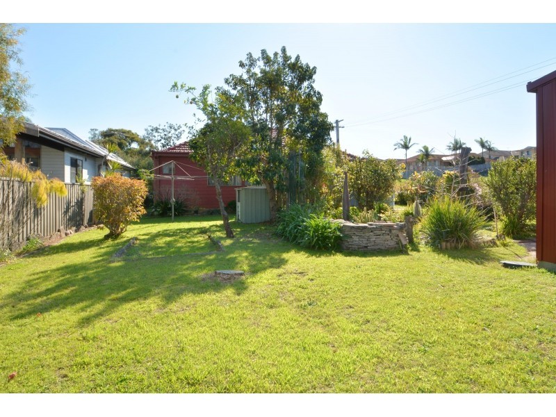 2 Hutchinson Street, Redhead NSW 2290