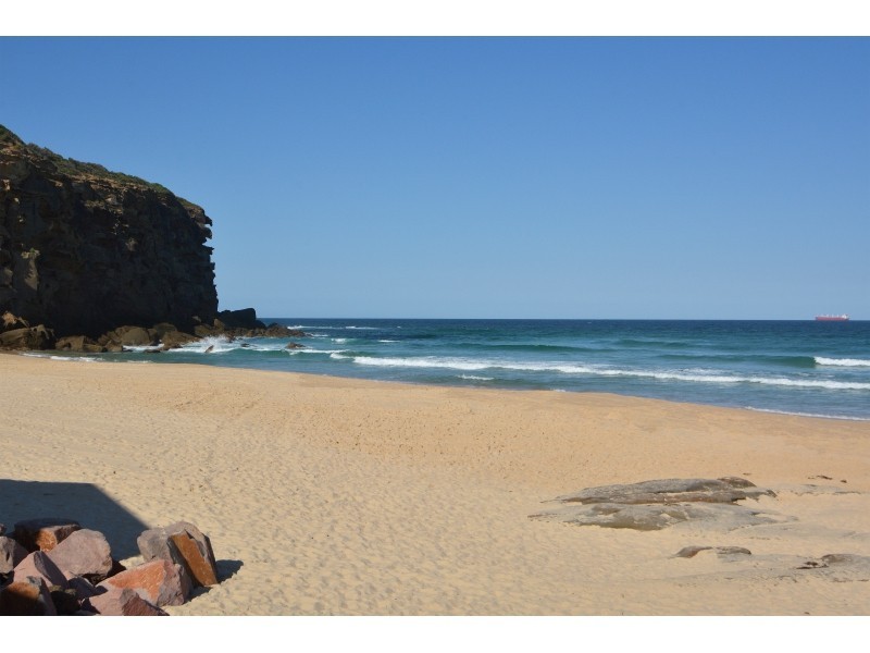 2 Hutchinson Street, Redhead NSW 2290