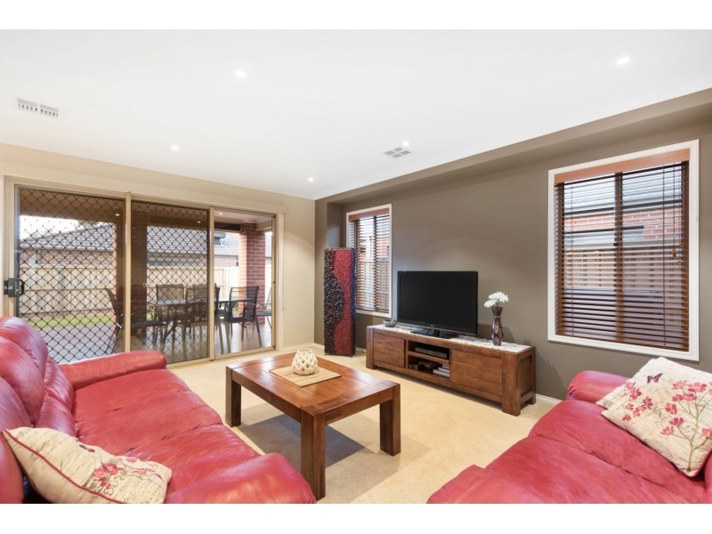 11 Applegum Drive, South Morang VIC 3752