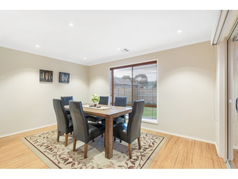 11 Applegum Drive, South Morang VIC 3752