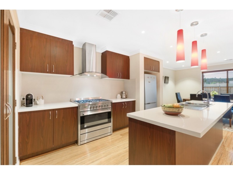 11 Applegum Drive, South Morang VIC 3752