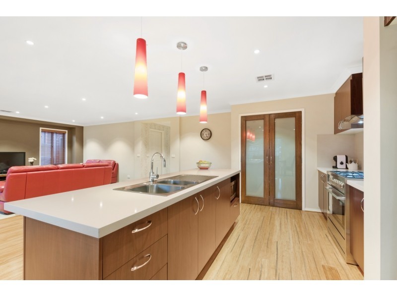 11 Applegum Drive, South Morang VIC 3752