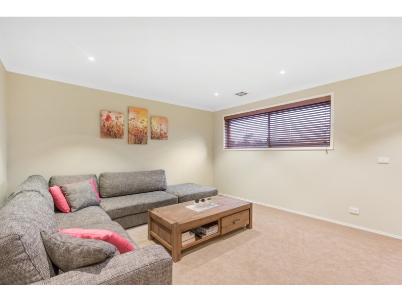 11 Applegum Drive, South Morang VIC 3752