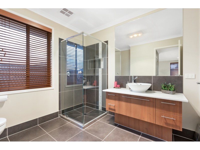 11 Applegum Drive, South Morang VIC 3752