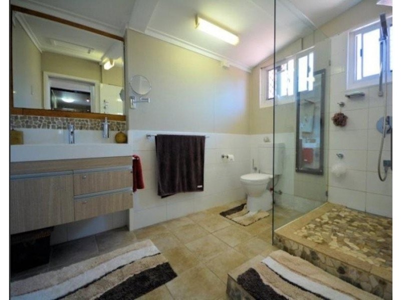 5 coral street, Saunders Beach QLD 4818