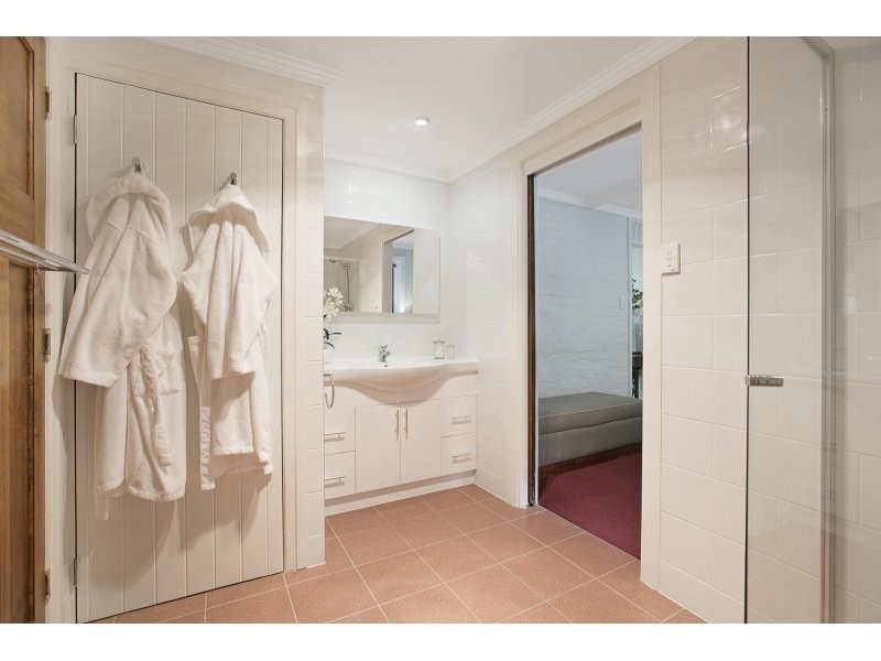 28 Parooba Avenue, Camp Hill QLD 4152