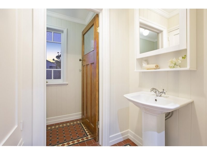 28 Parooba Avenue, Camp Hill QLD 4152