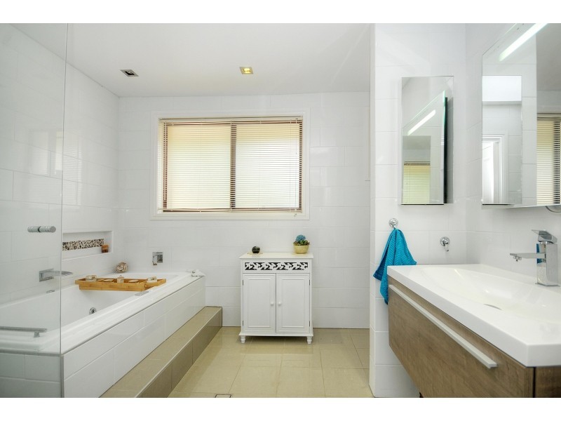 8 Tom Latimer Court, Worongary QLD 4213