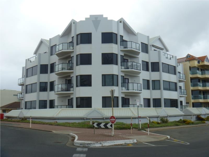 2/11-12 North Esplanade, Glenelg North SA 5045