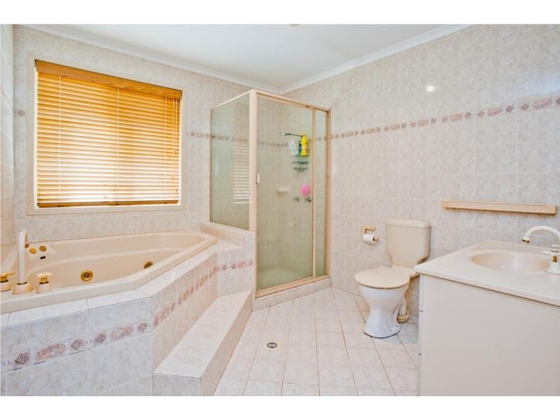 18 Fitzalan Circuit, Arundel QLD 4214