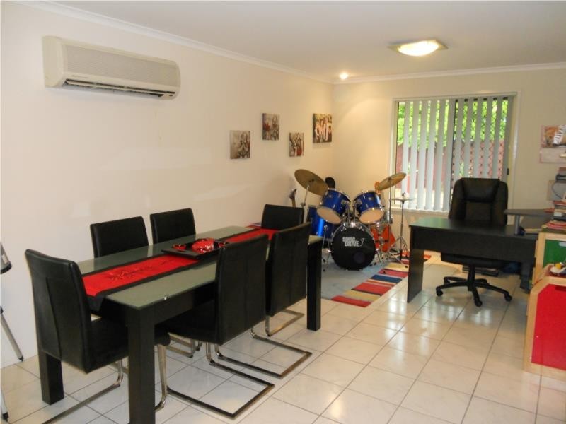 31 Blue Mountain Crescent, Warner QLD 4500