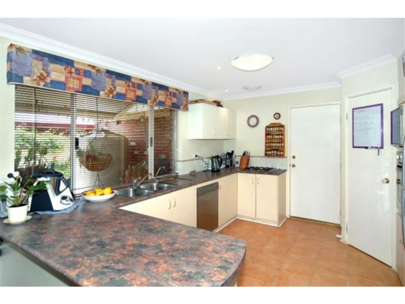 76 Somerville Drive, College Grove WA 6230