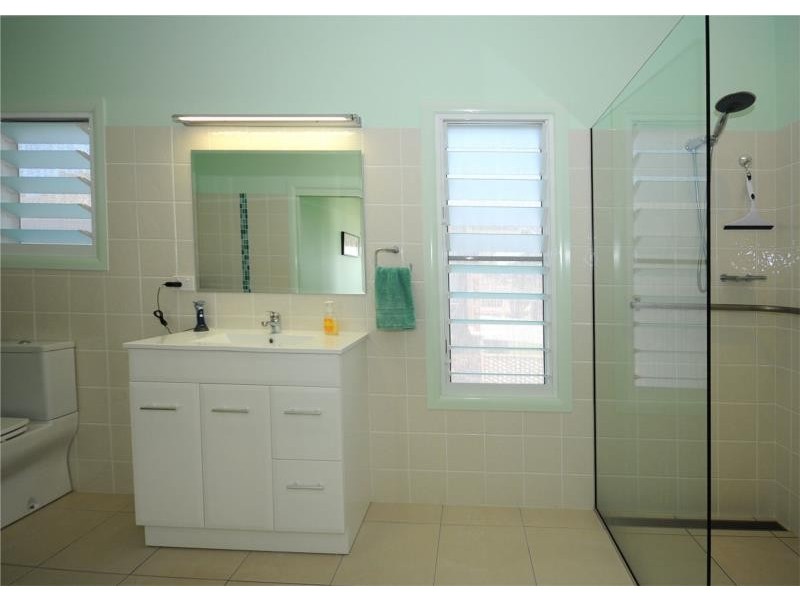 11 Aplin Street, Point Vernon QLD 4655