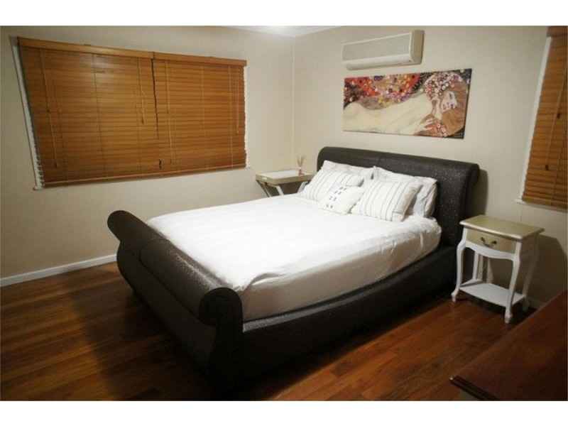 112 Burbong Street, Chapel Hill QLD 4069