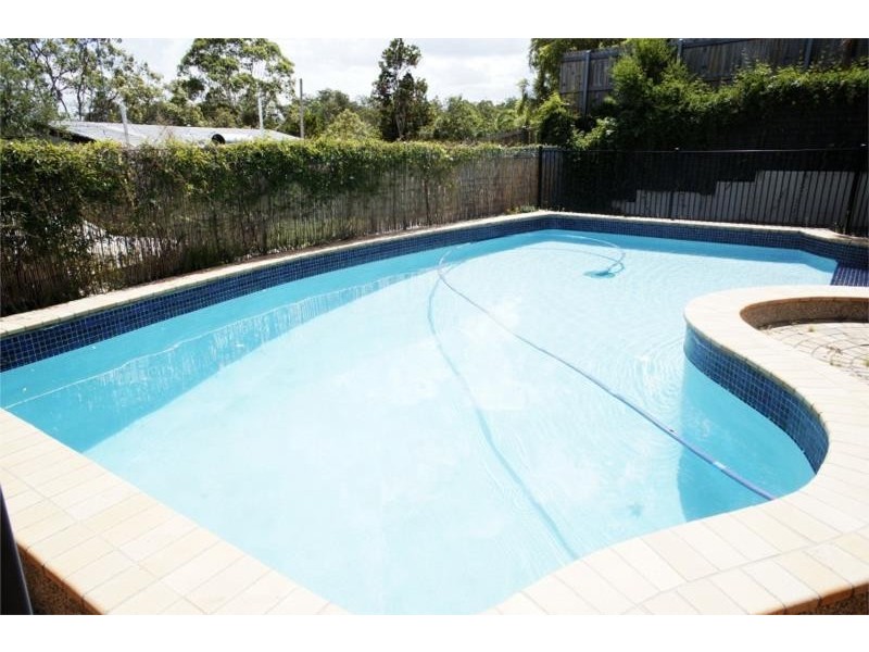 112 Burbong Street, Chapel Hill QLD 4069