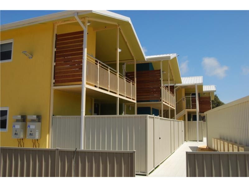 4/18 Thorpe Street, Rockingham WA 6168