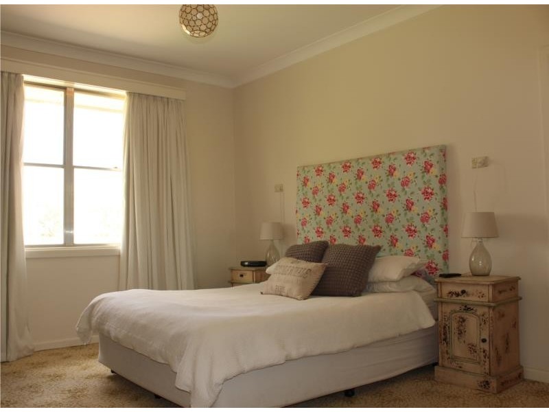 16 Tout Place, Young NSW 2594