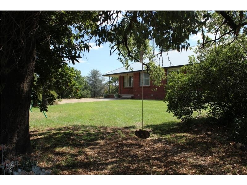 16 Tout Place, Young NSW 2594