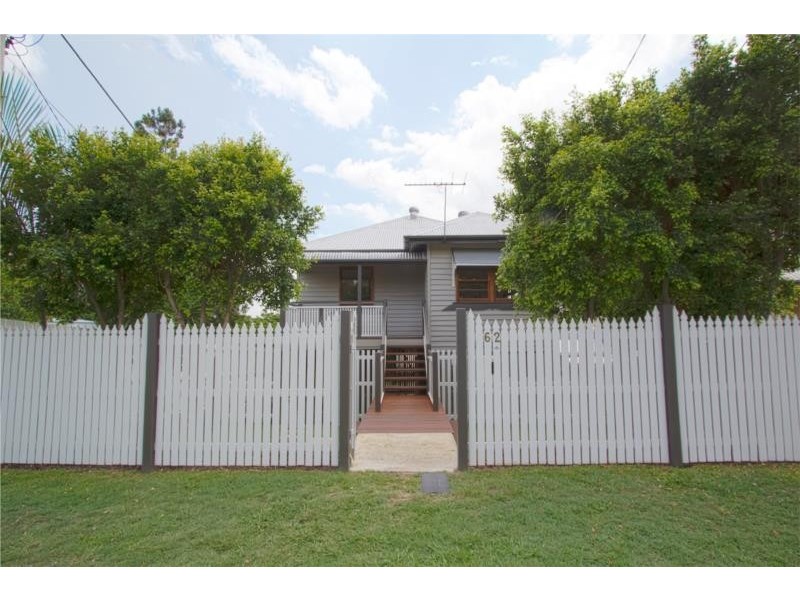 62 Morehead Avenue, Norman Park QLD 4170