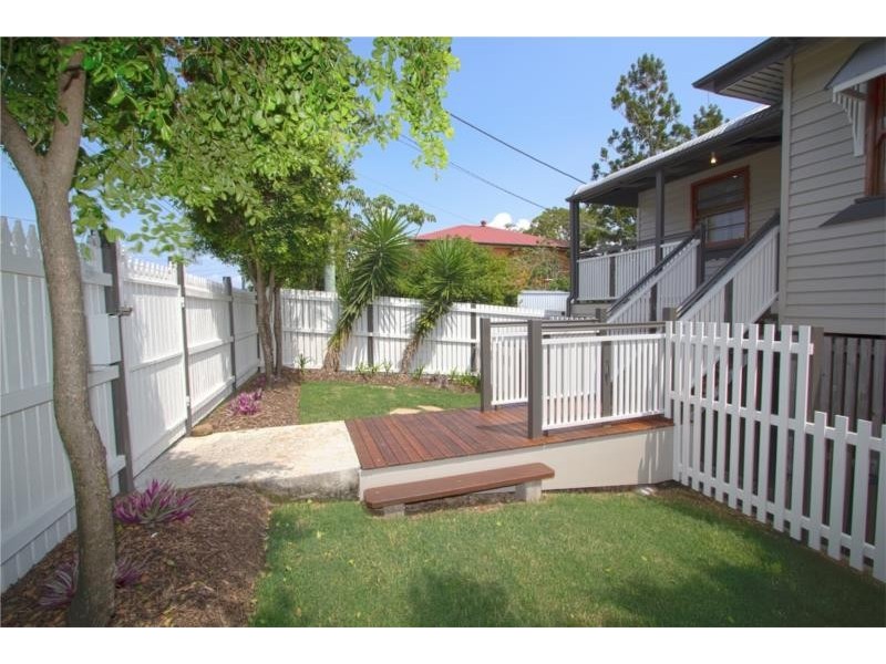 62 Morehead Avenue, Norman Park QLD 4170