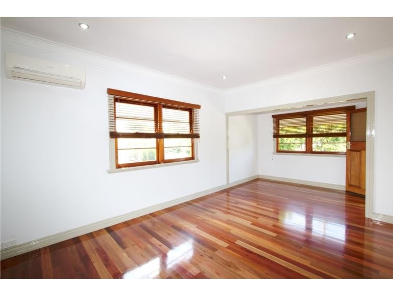 62 Morehead Avenue, Norman Park QLD 4170