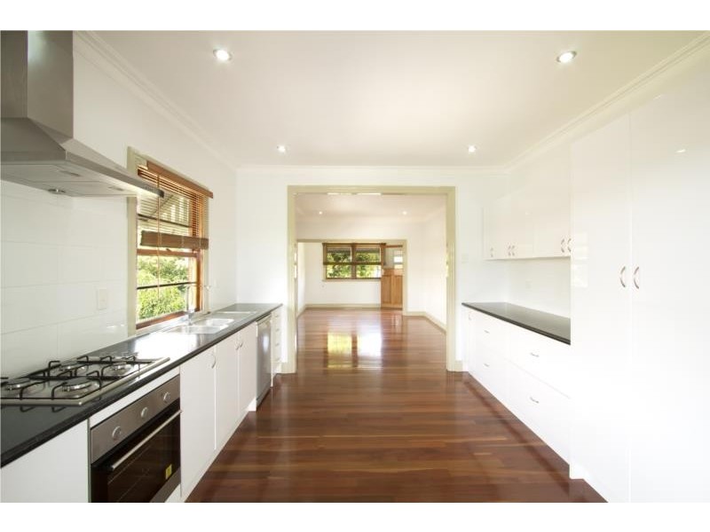 62 Morehead Avenue, Norman Park QLD 4170